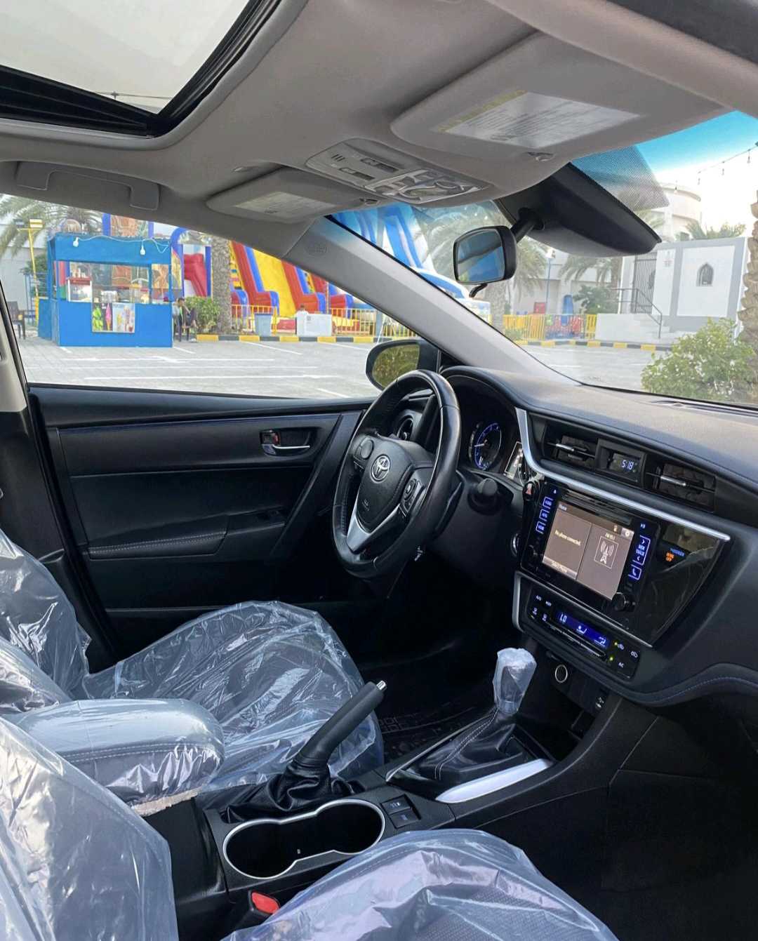 Car Image 2018 TOYOTA COROLLA SE