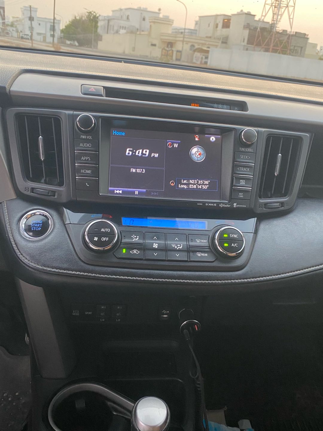 Car Image 2018 TOYOTA RAV4 LIMITED