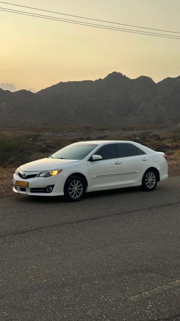 Car Image 2012 TOYOTA CAMRY XLE