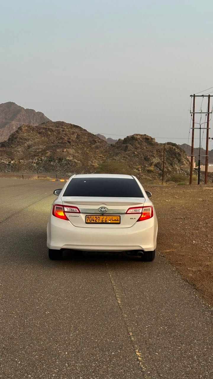 Car Image 2012 TOYOTA CAMRY XLE