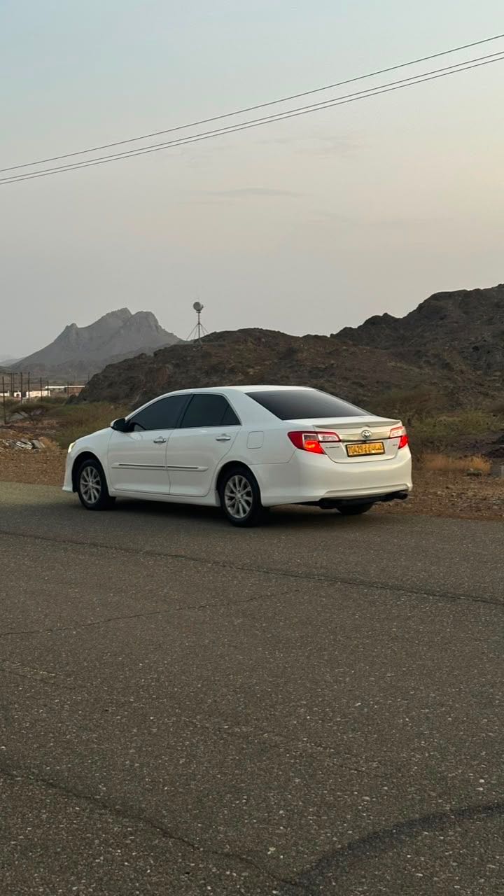 Car Image 2012 TOYOTA CAMRY XLE