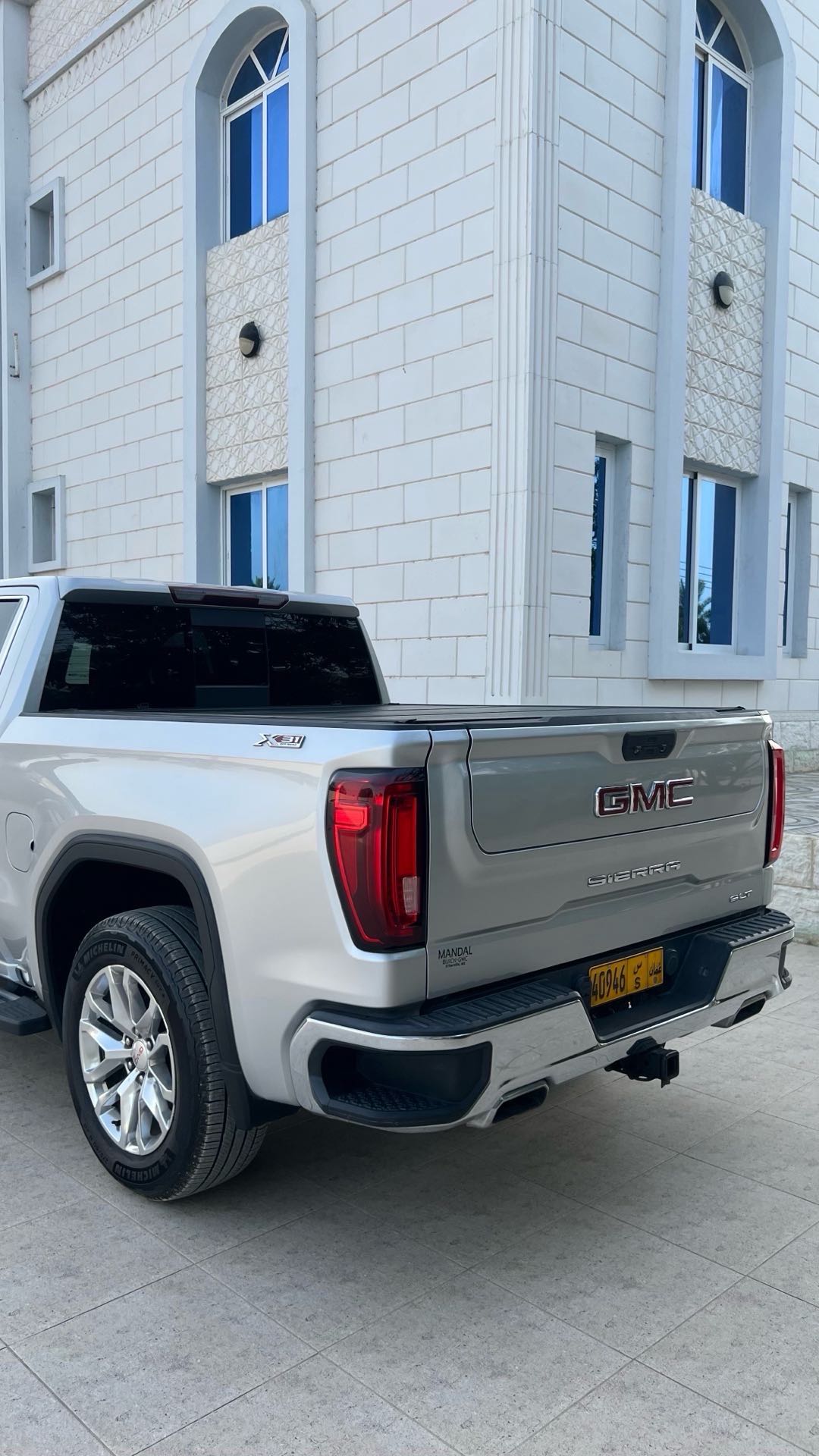 Car Image 2020 GMC SIERRA SLT