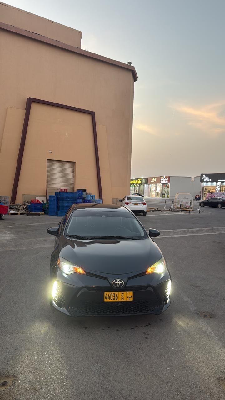 Car Image 2018 TOYOTA COROLLA LE