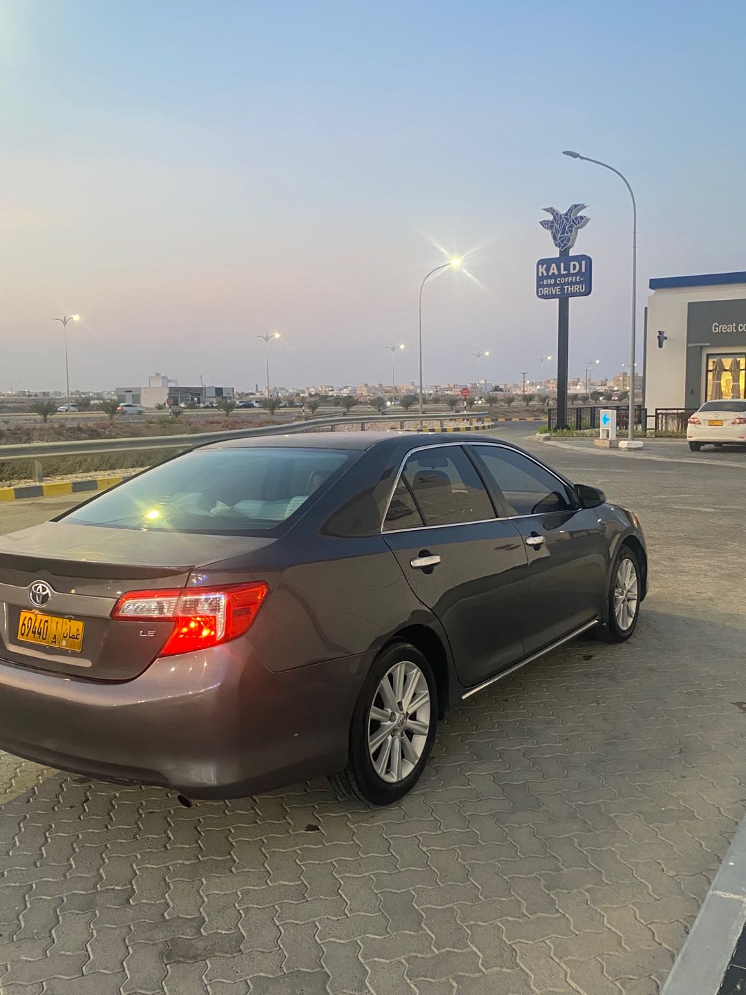 Car Image 2013 TOYOTA CAMRY LE