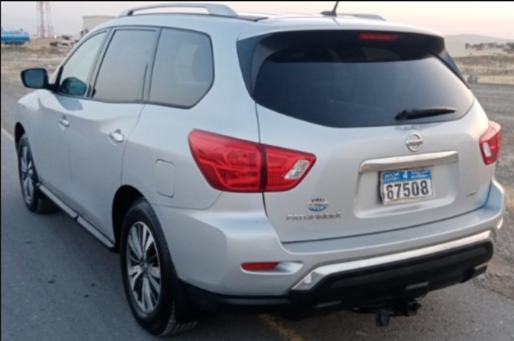 Car Image 2017 NISSAN PATHFINDER SV