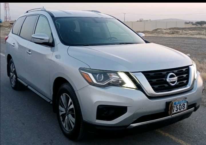 Car Image 2017 NISSAN PATHFINDER SV