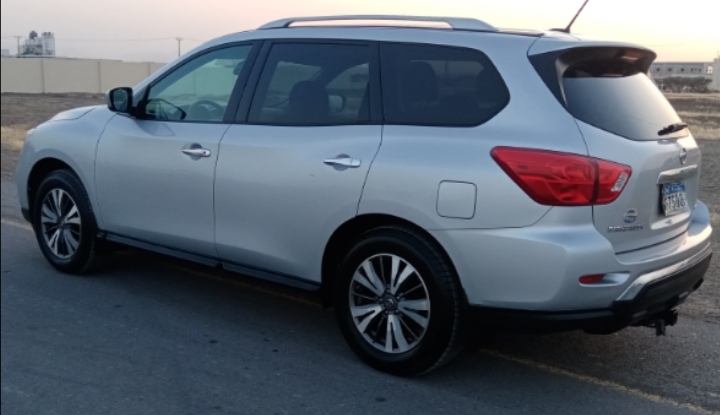Car Image 2017 NISSAN PATHFINDER SV