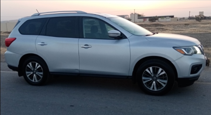 Car Image 2017 NISSAN PATHFINDER SV