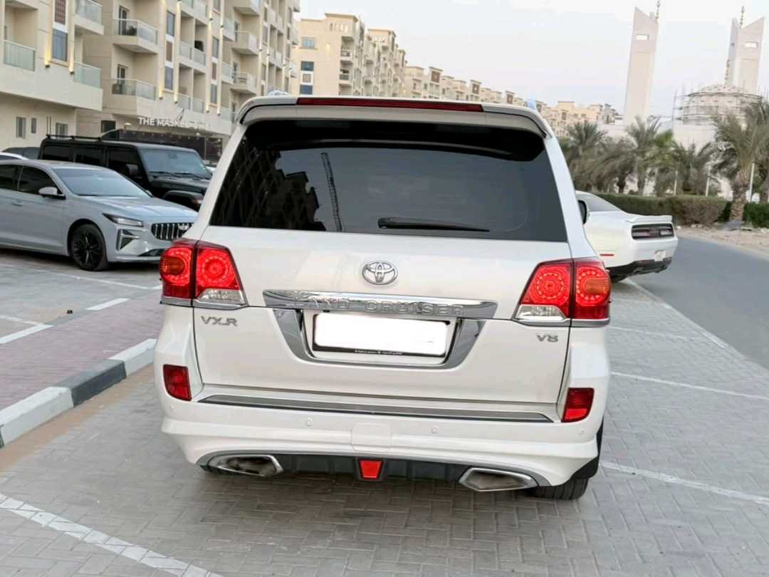 Car Image 2015 TOYOTA LAND CRUISER VX.R