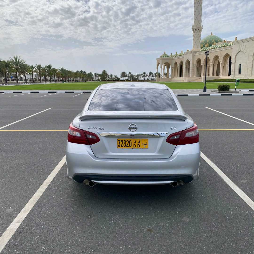 Car Image 2018 NISSAN ALTIMA SV