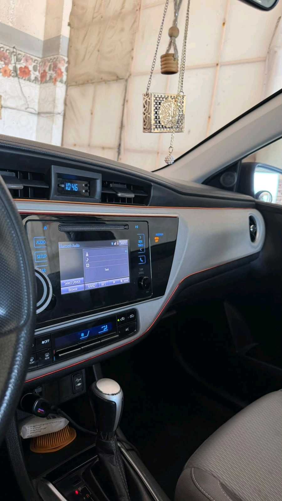 Car Image 2018 TOYOTA COROLLA LE