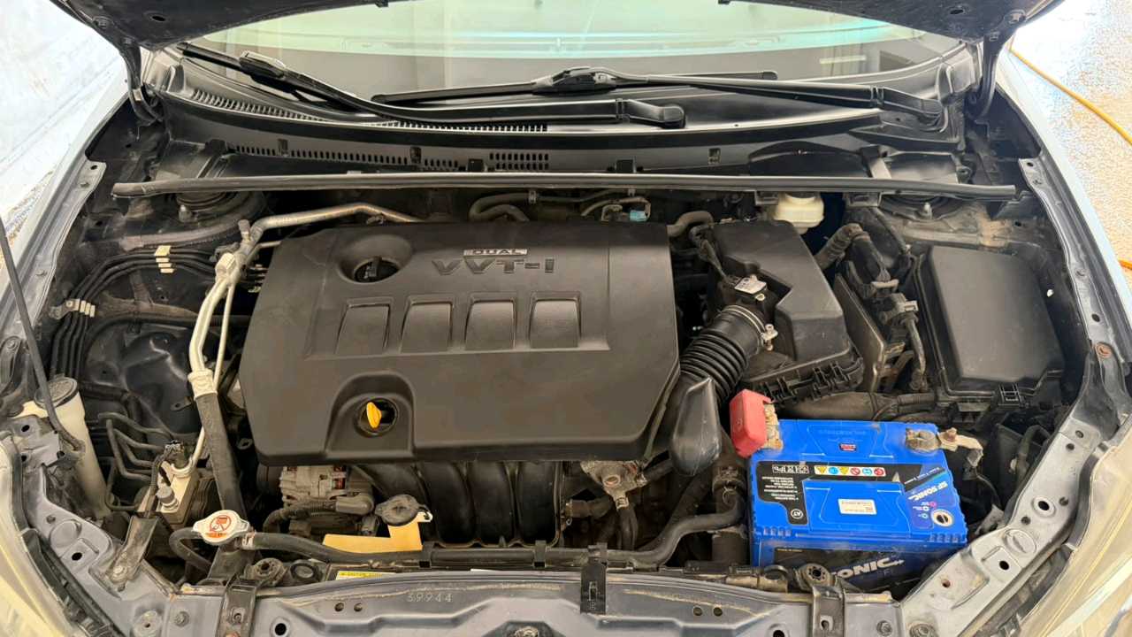 Car Image 2018 TOYOTA COROLLA LE