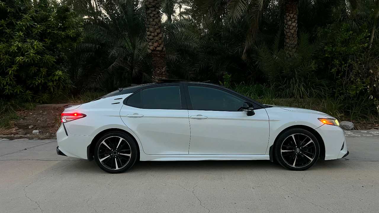 Car Image 2019 TOYOTA CAMRY XSE