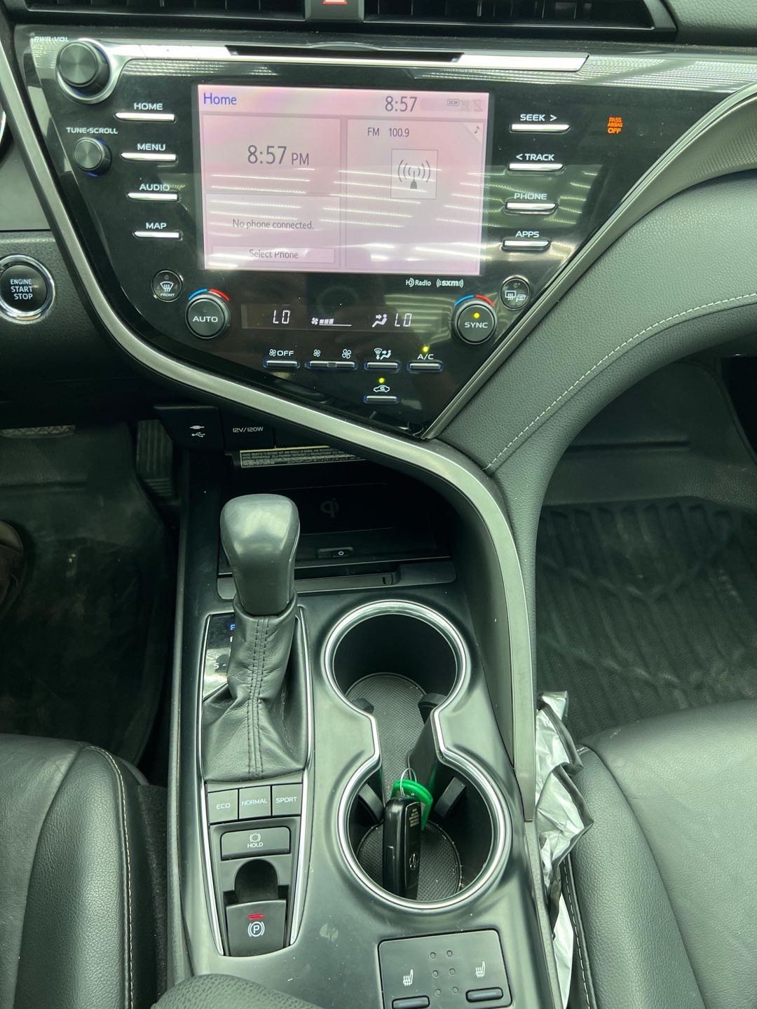 Car Image 2019 TOYOTA CAMRY XSE