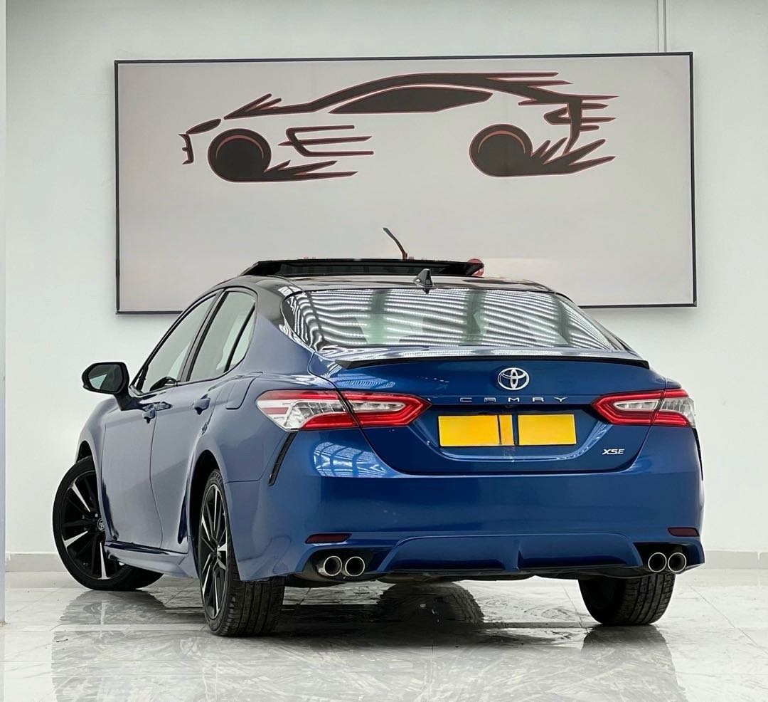 Car Image 2019 TOYOTA CAMRY XSE