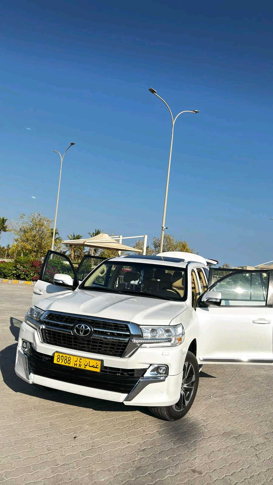 Car Image 2016 TOYOTA LAND CRUISER GX.R