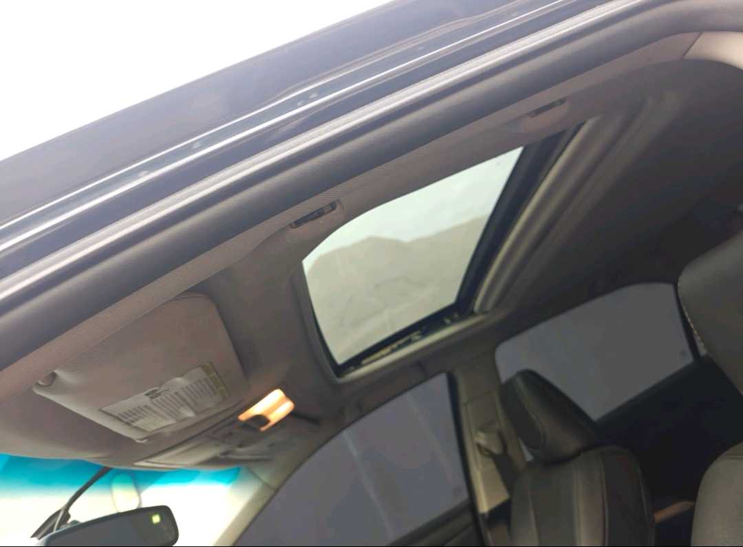 Car Image 2014 TOYOTA CAMRY SE