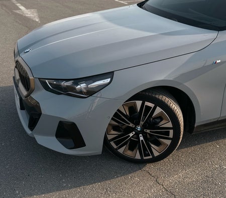 BMW 5 SERIES 2025