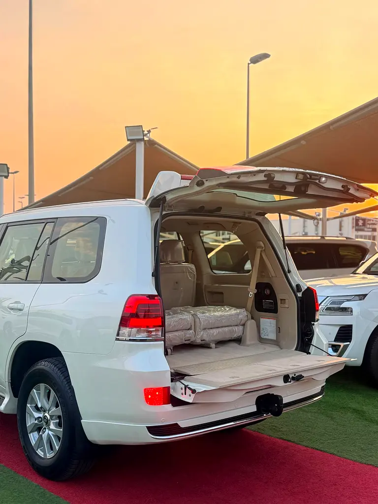 Car Image 2019 TOYOTA LAND CRUISER GX.R