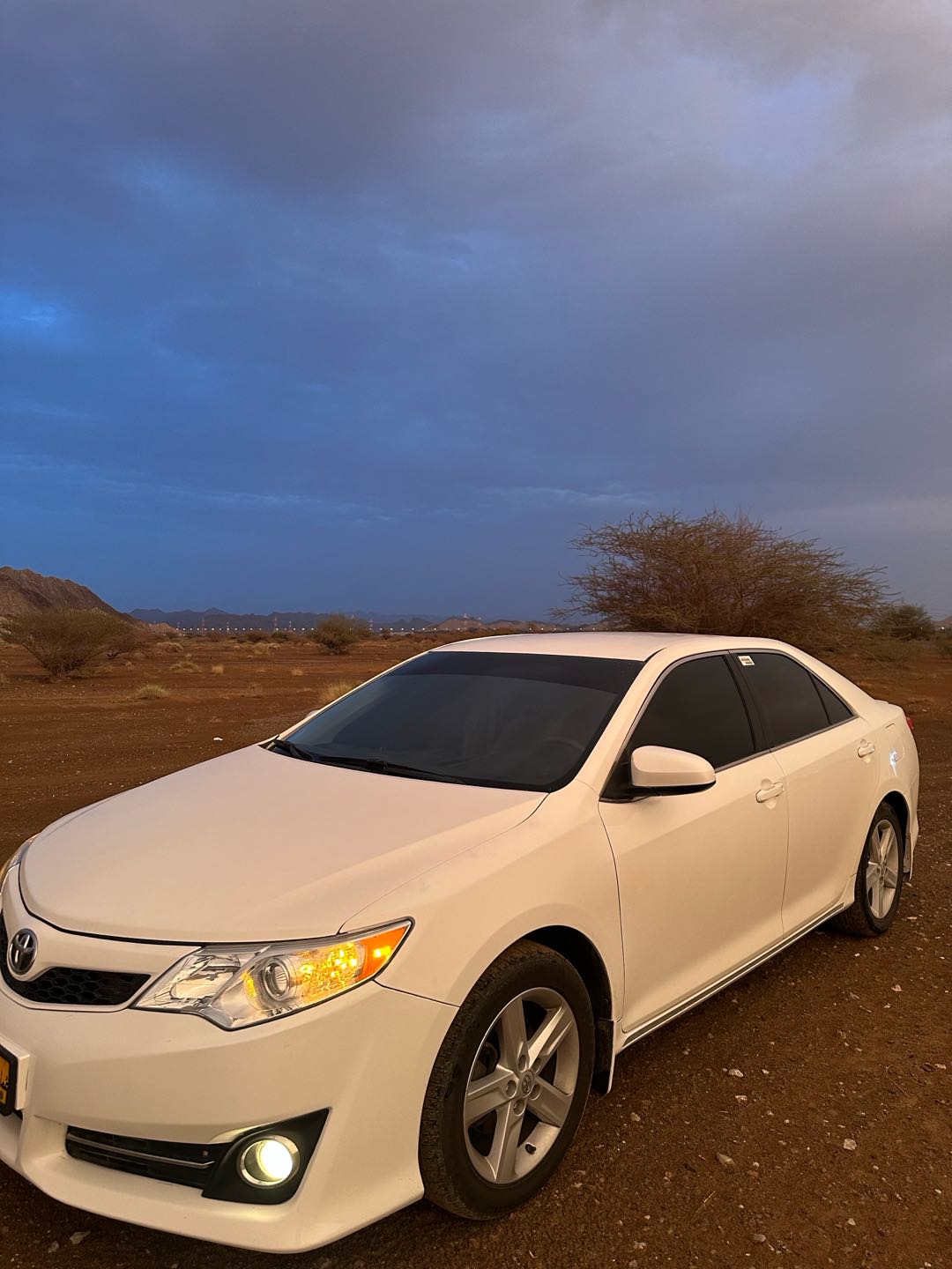 Car Image 2014 TOYOTA CAMRY LE