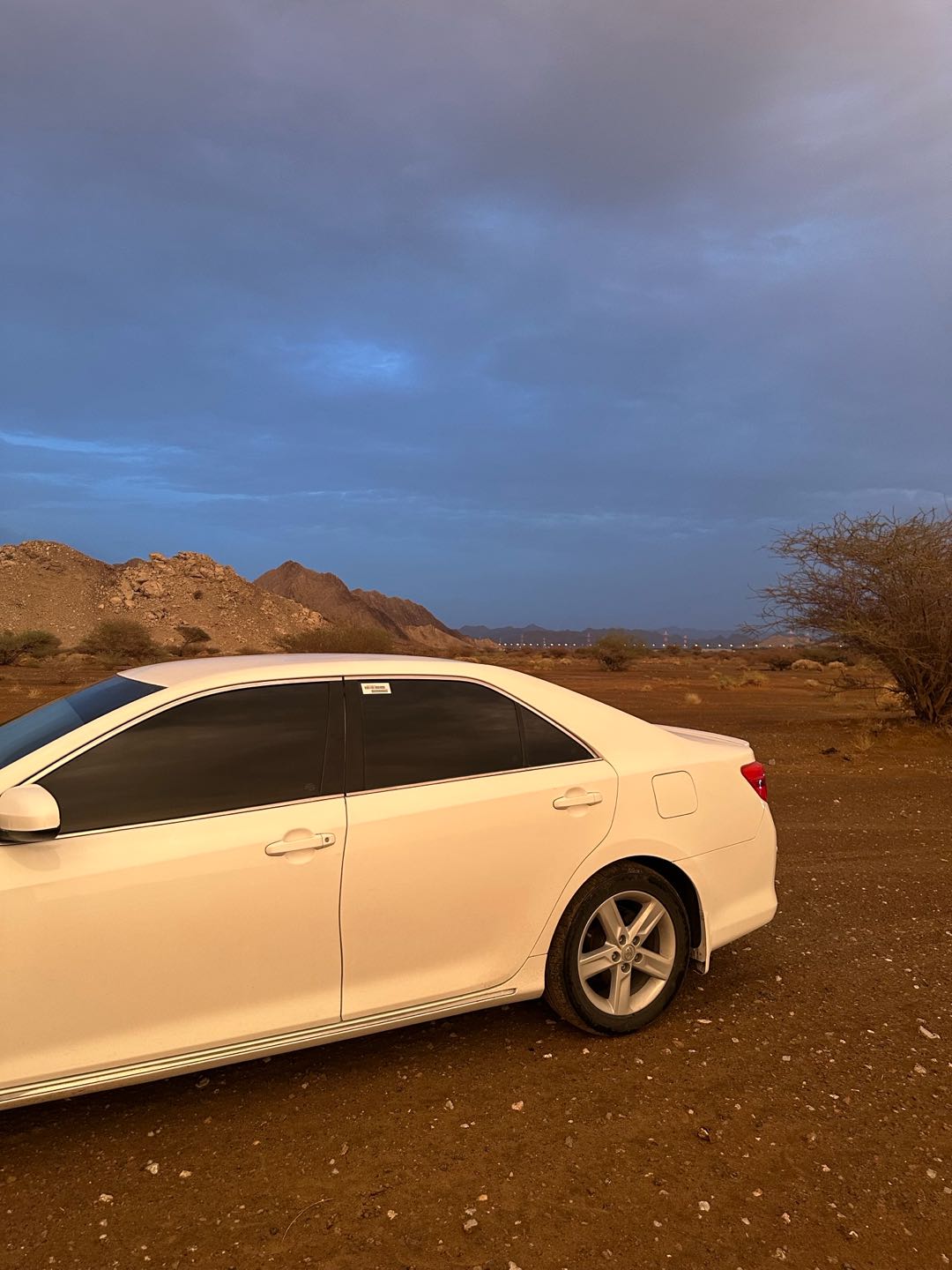 Car Image 2014 TOYOTA CAMRY LE