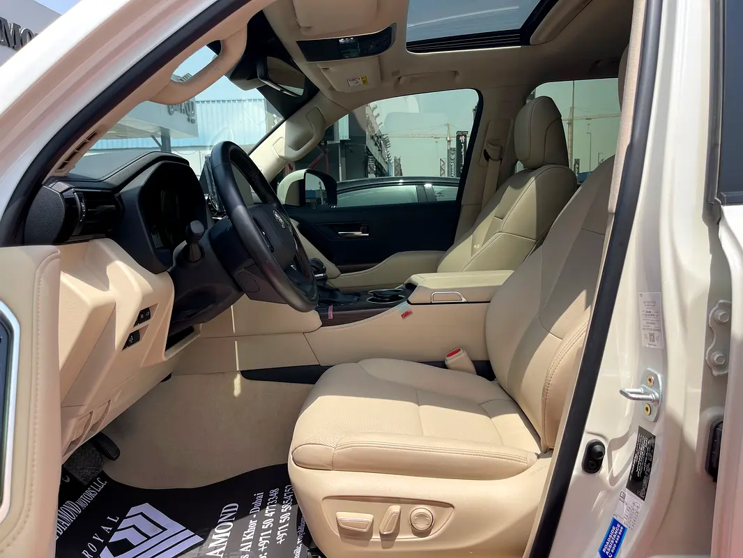 Car Image 2025 TOYOTA LAND CRUISER GX.R