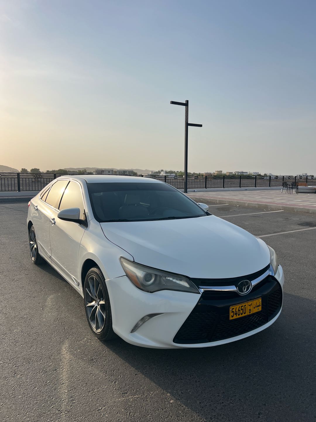 Car Image 2015 TOYOTA CAMRY SE