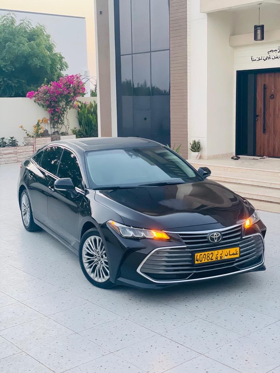 Car Image 2019 TOYOTA AVALON LIMITED