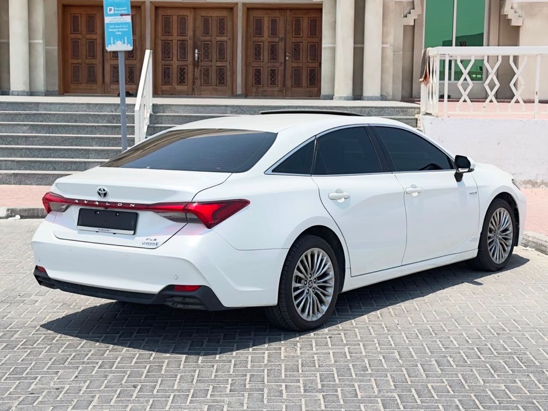Car Image 2019 TOYOTA AVALON XLE
