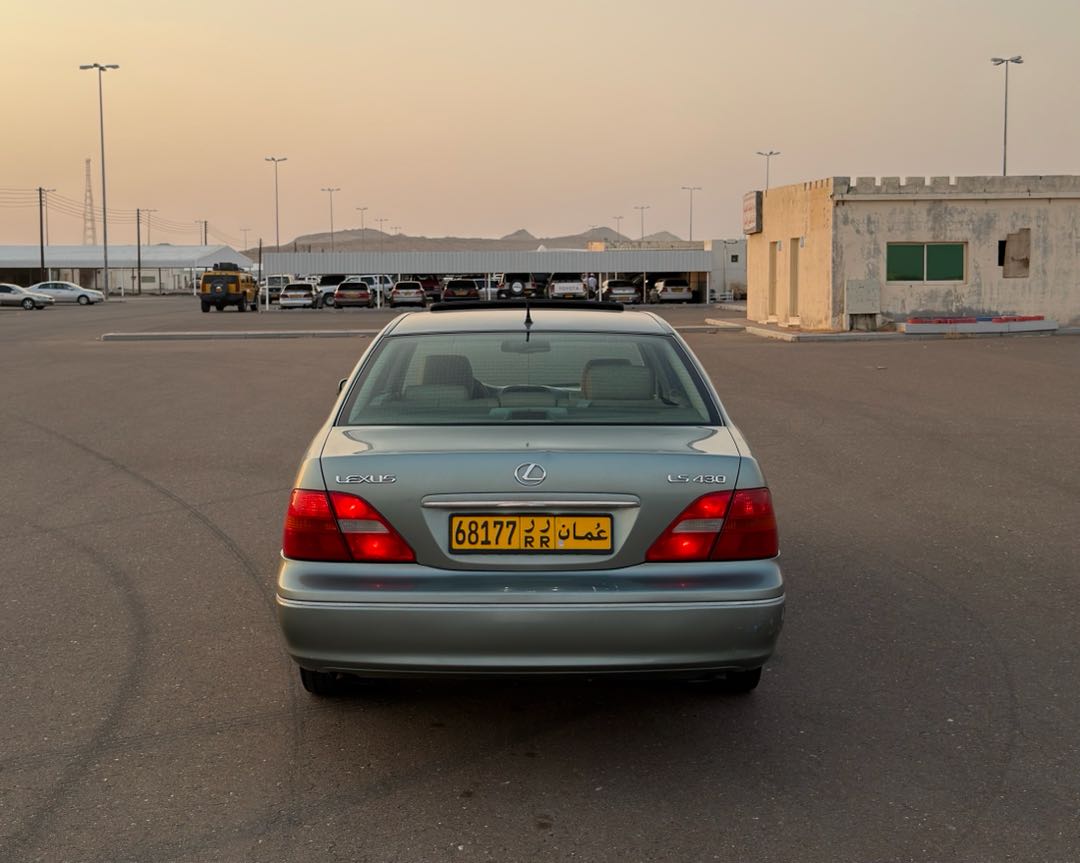 Car Image 2001 LEXUS LS 430