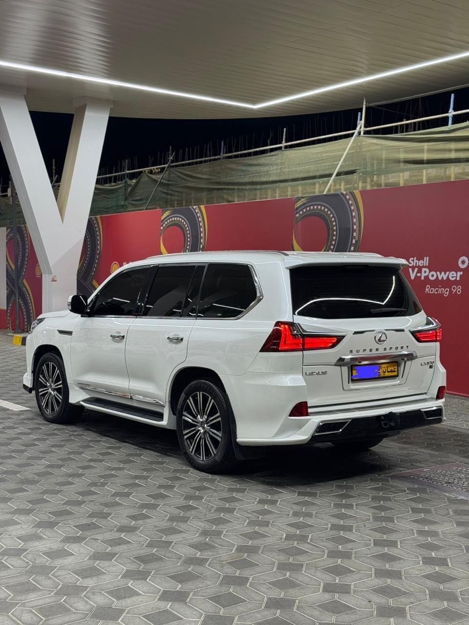 Car Image 2017 LEXUS LX 570