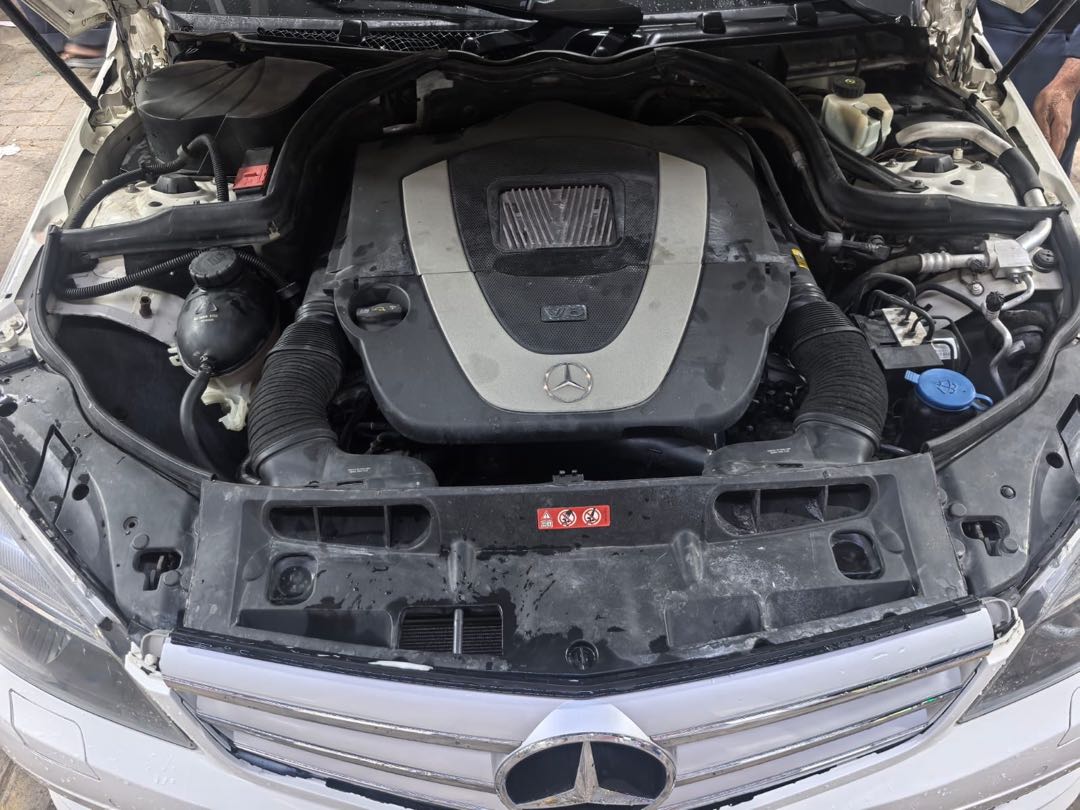 Car Image 2011 MERCEDES C Class 300