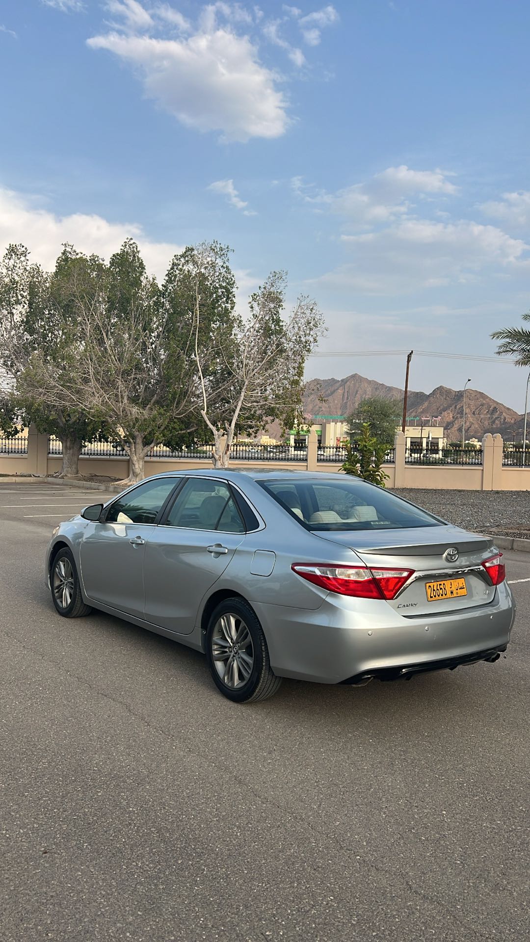 Car Image 2016 TOYOTA CAMRY SE