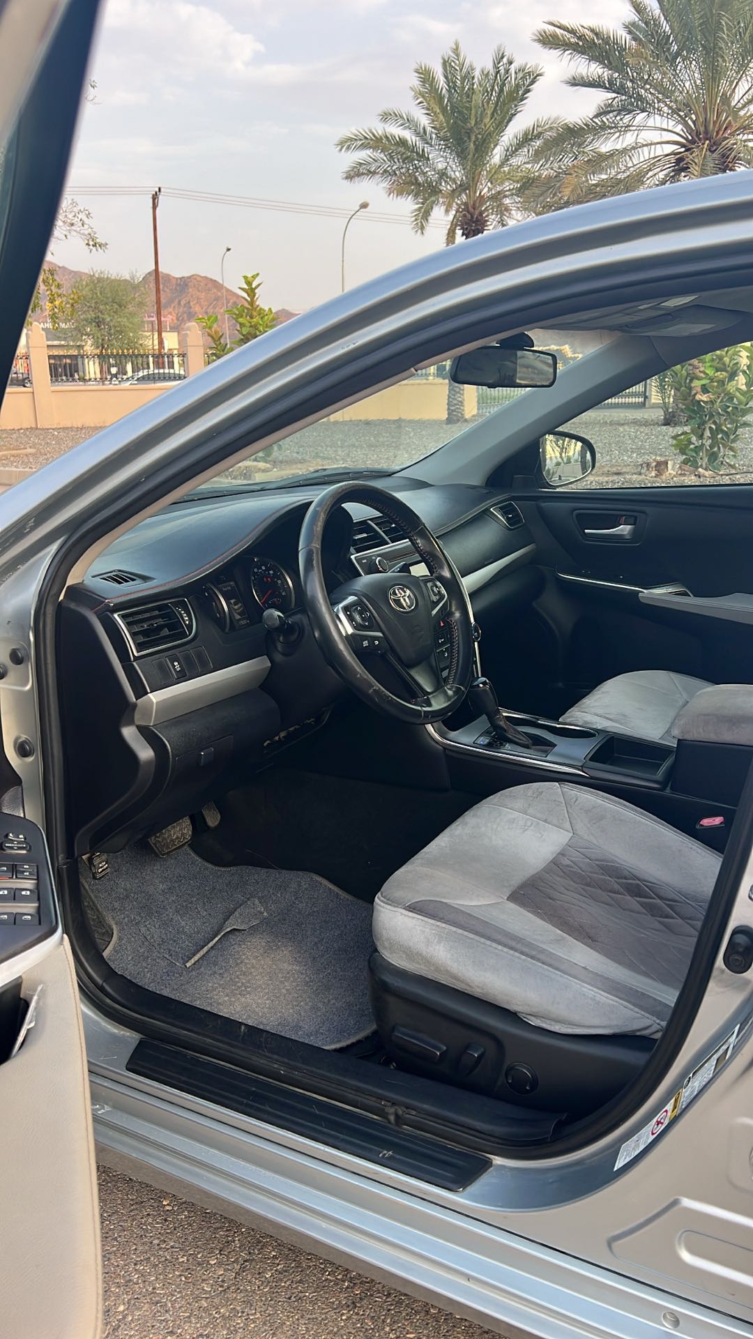 Car Image 2016 TOYOTA CAMRY SE