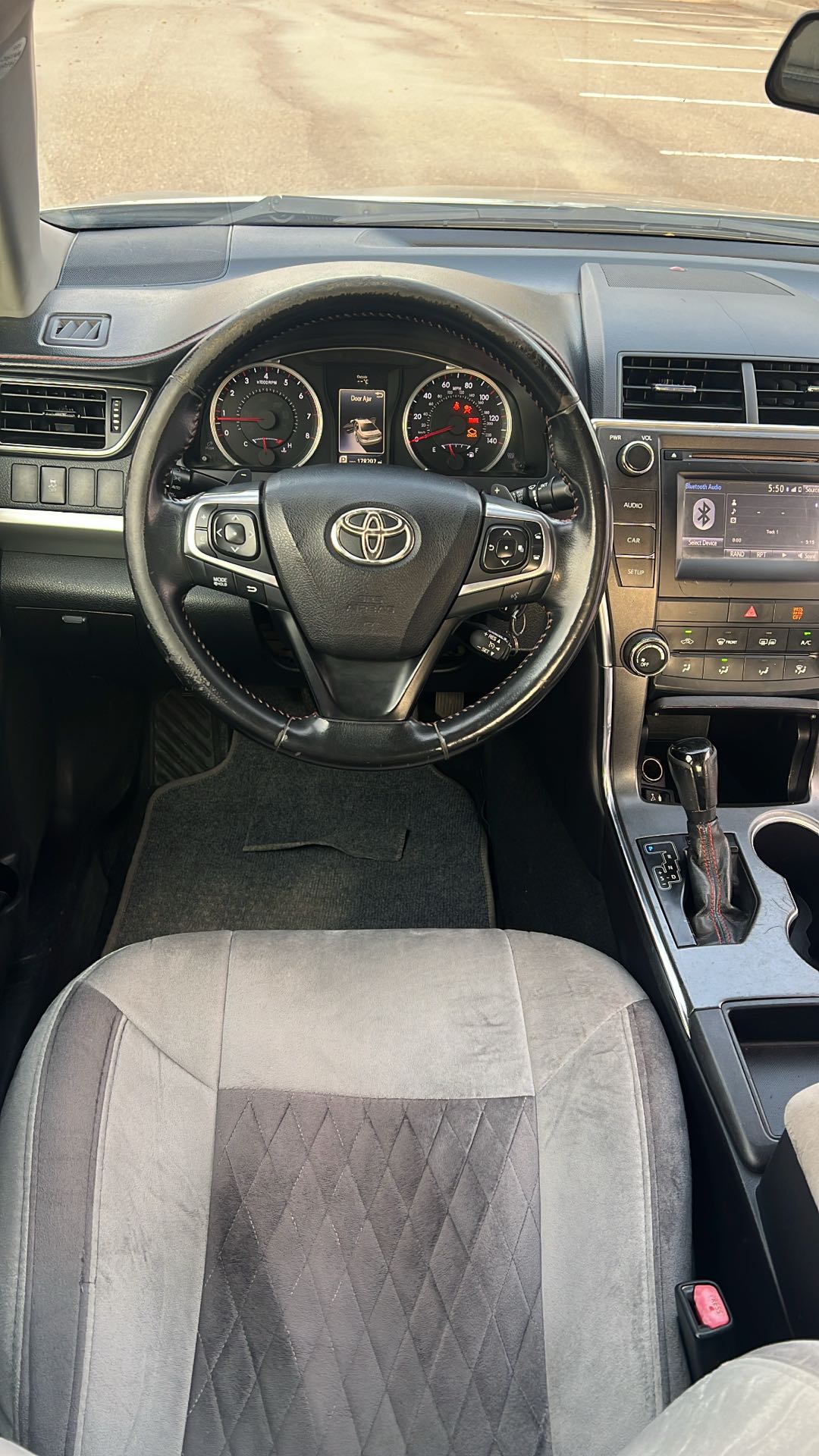 Car Image 2016 TOYOTA CAMRY SE