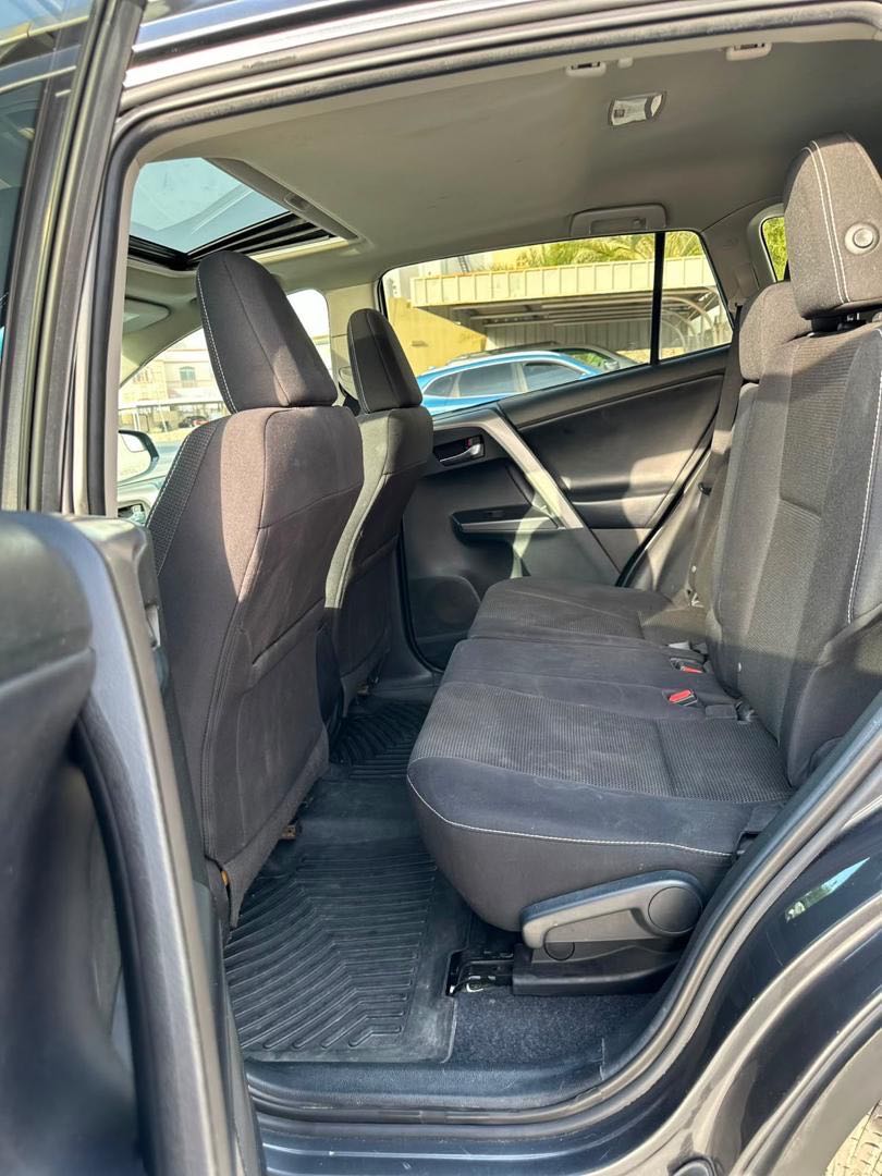 Car Image 2018 TOYOTA RAV4 XLE
