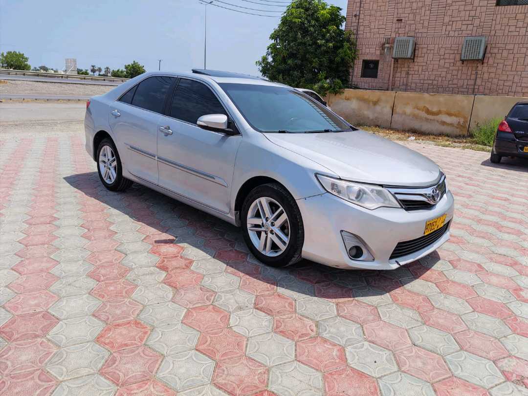 Car Image 2015 TOYOTA CAMRY SE