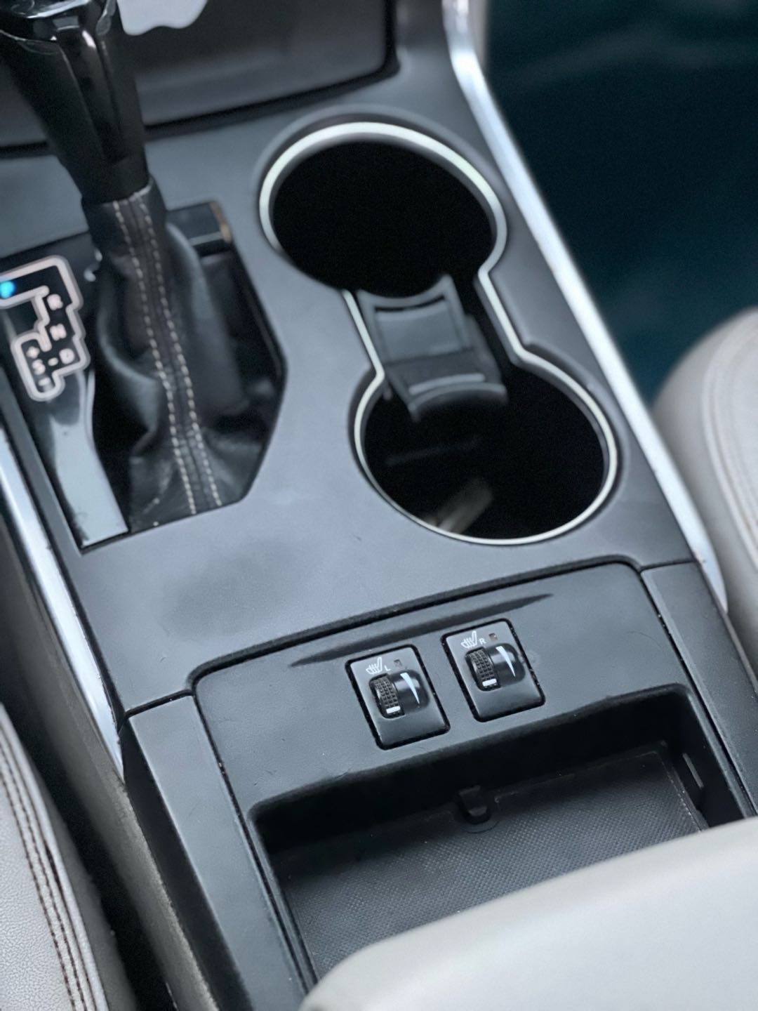 Car Image 2015 TOYOTA CAMRY XLE