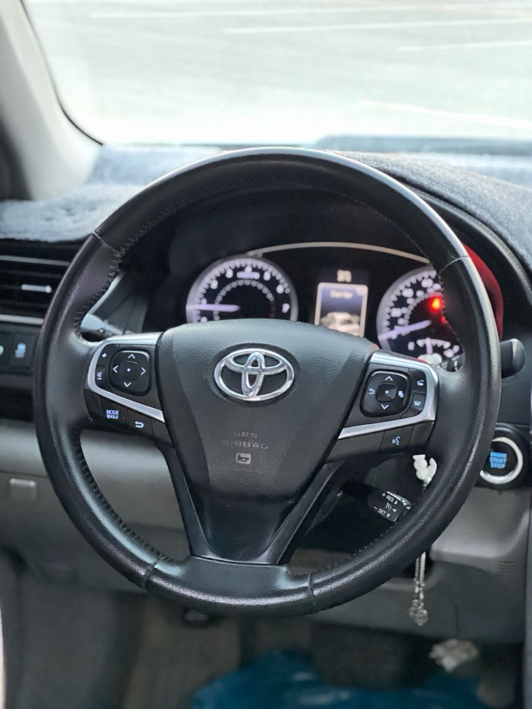 Car Image 2015 TOYOTA CAMRY XLE