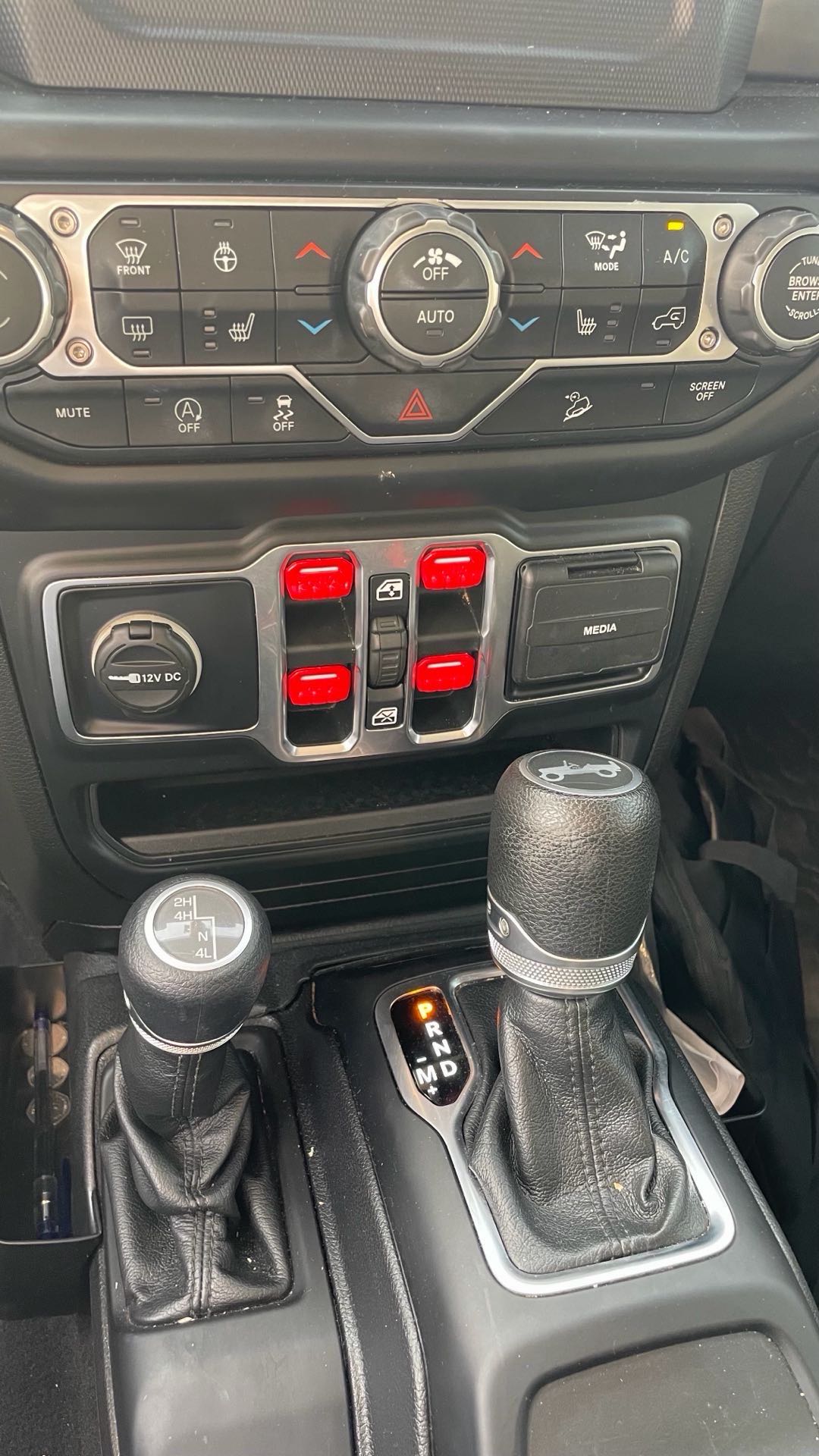 Car Image 2019 JEEP WRANGLER Sport