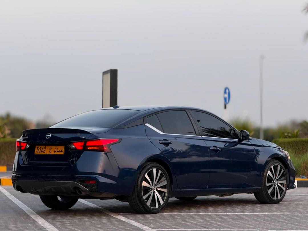Car Image 2019 NISSAN ALTIMA SR