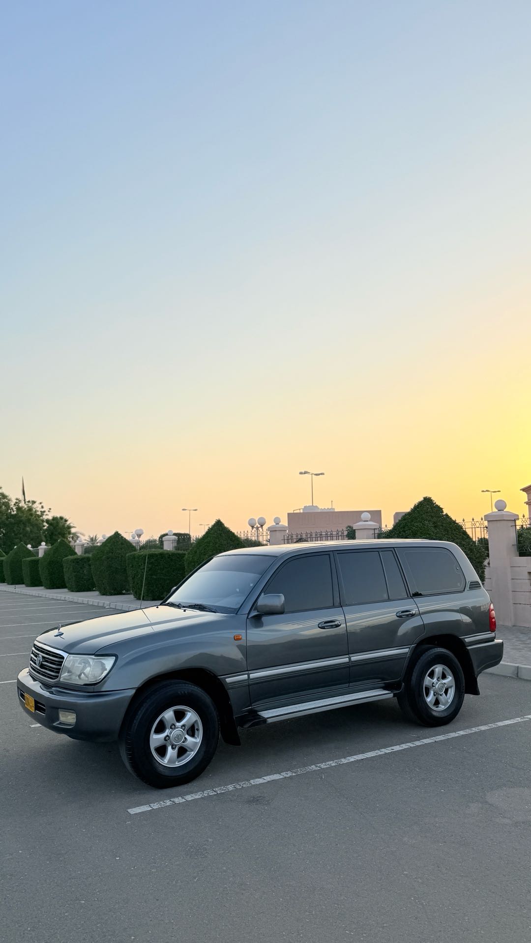 Car Image 2000 TOYOTA LAND CRUISER 