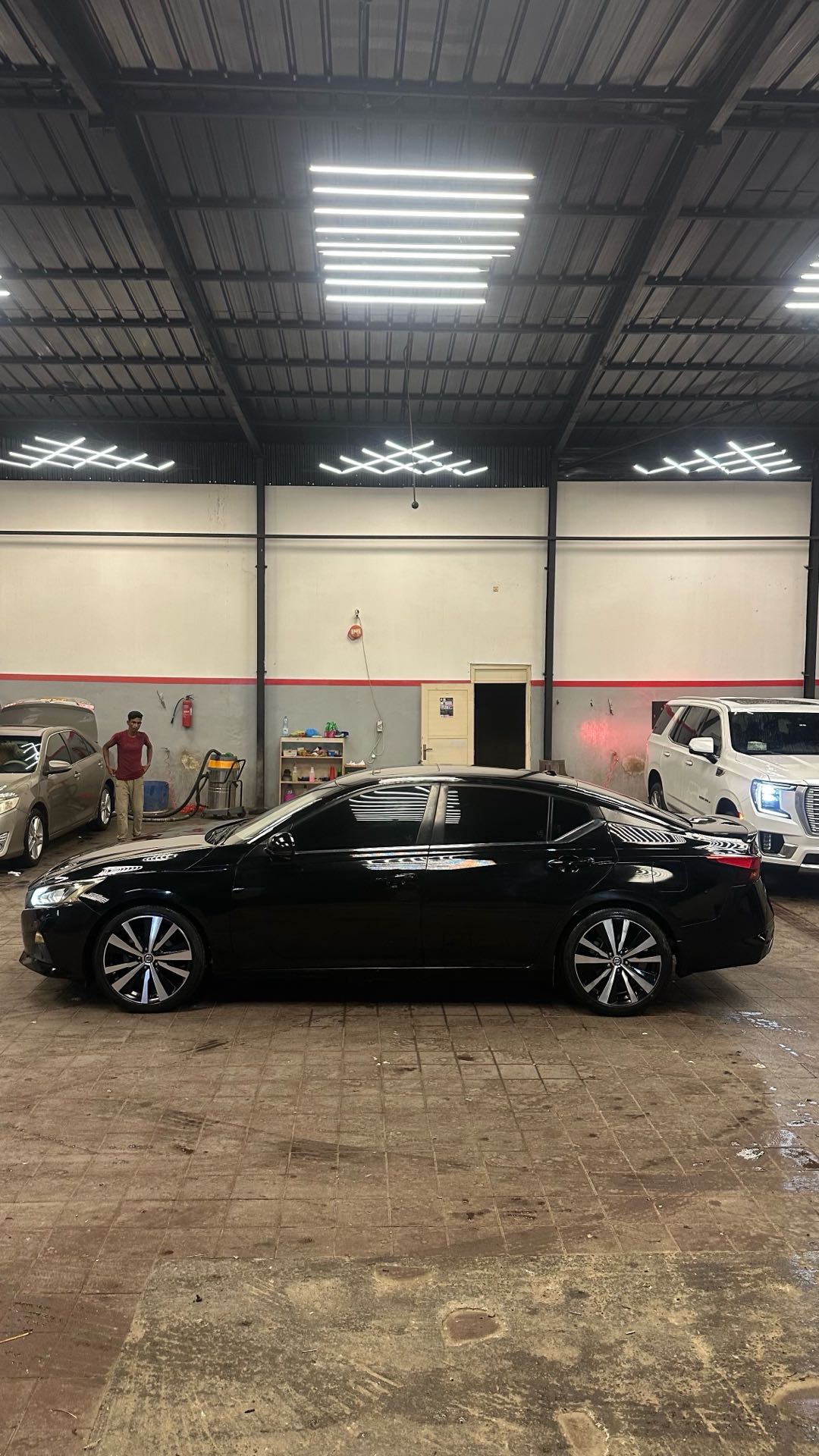 Car Image 2019 NISSAN ALTIMA SR
