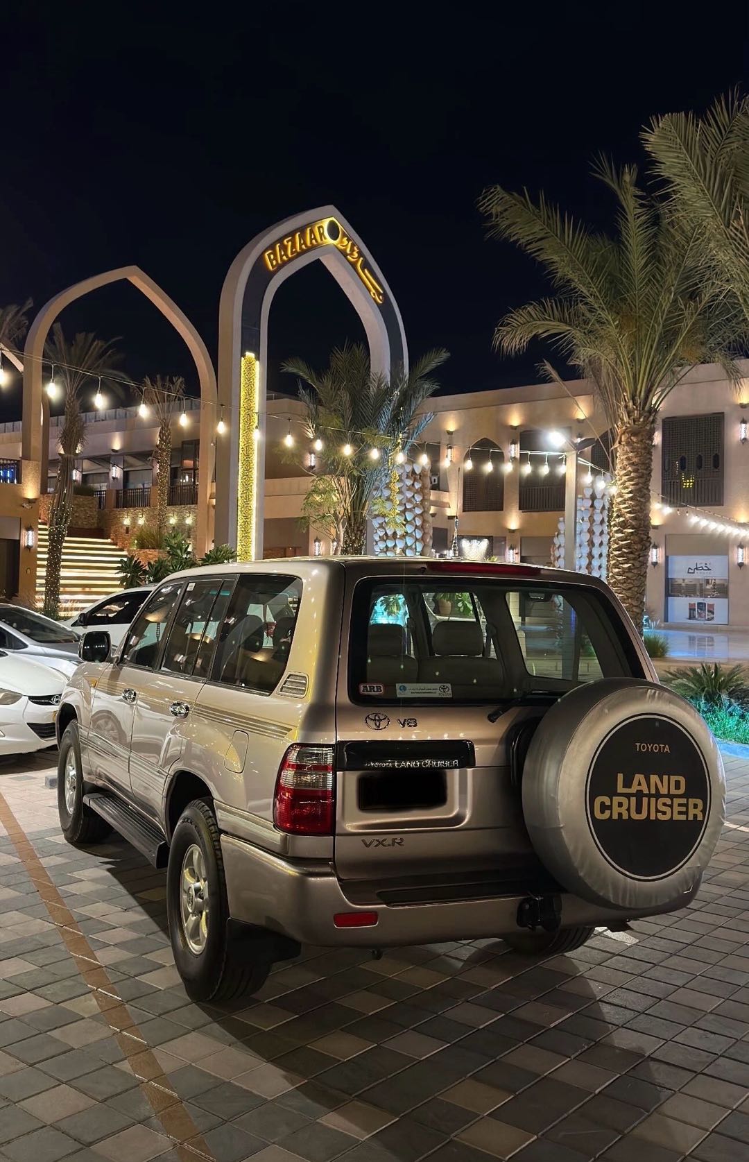 Car Image 1999 TOYOTA LAND CRUISER VX.R