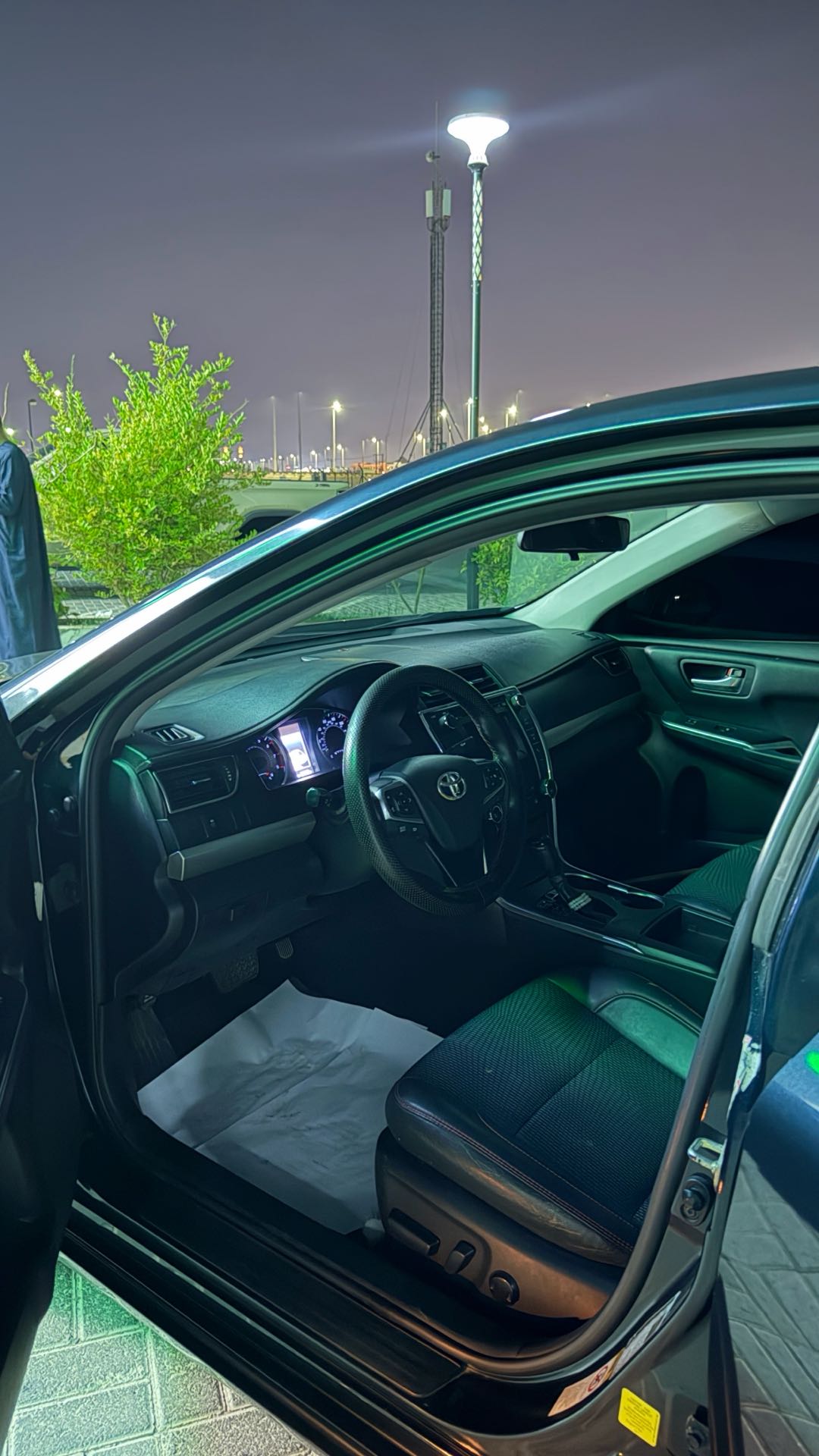 Car Image 2017 TOYOTA CAMRY SE