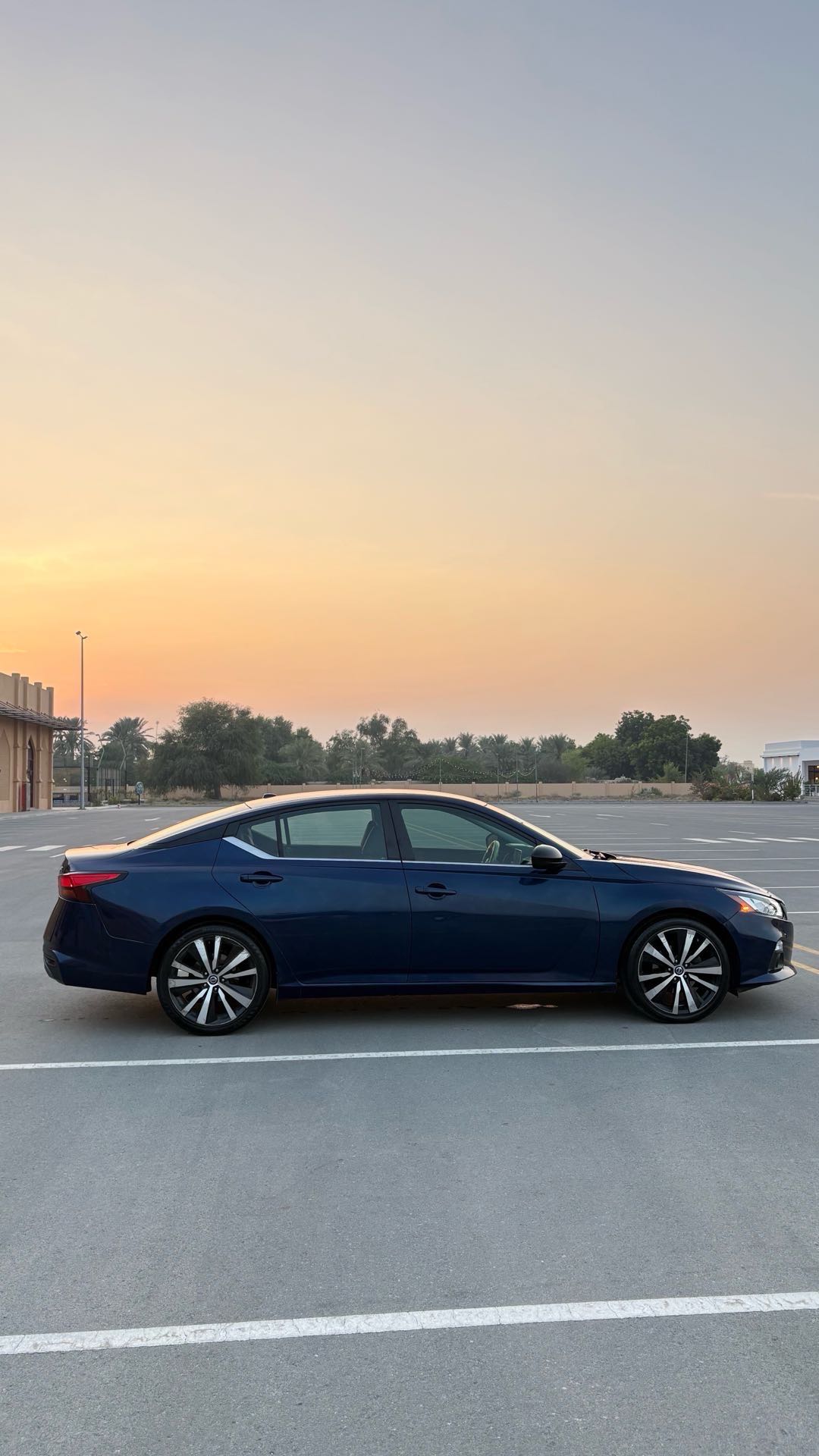 Car Image 2019 NISSAN ALTIMA SR