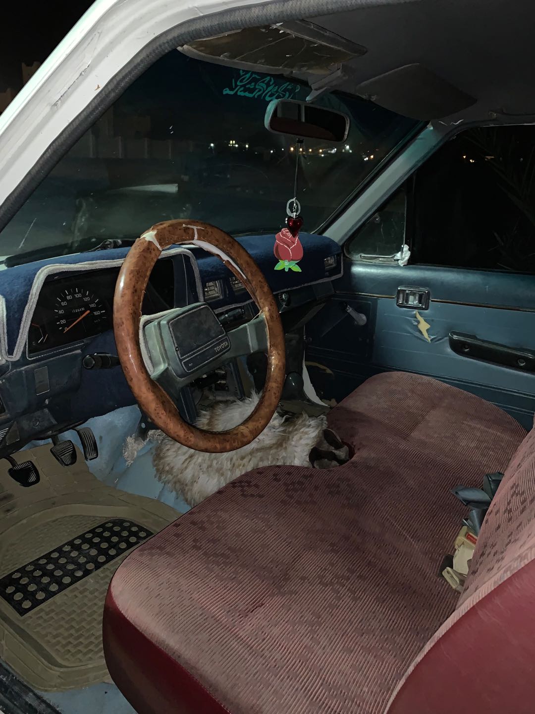 Car Image 1987 TOYOTA HILUX 2.0