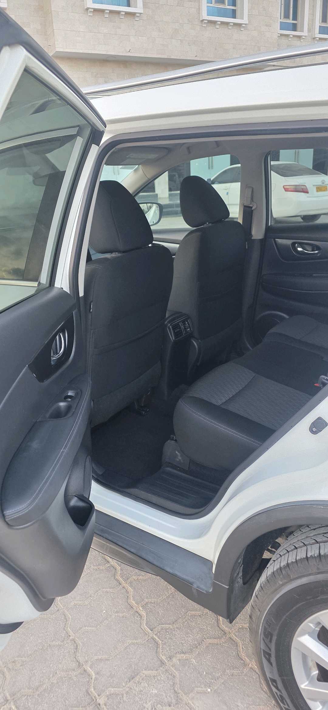 Car Image 2019 NISSAN ROGUE SV