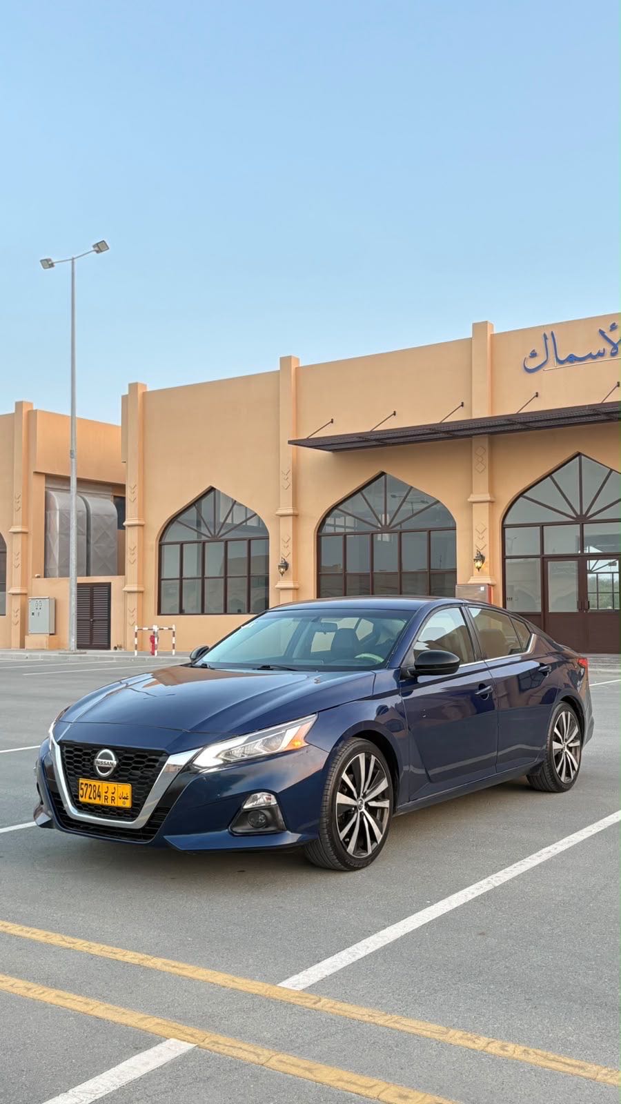 Car Image 2019 NISSAN ALTIMA SR