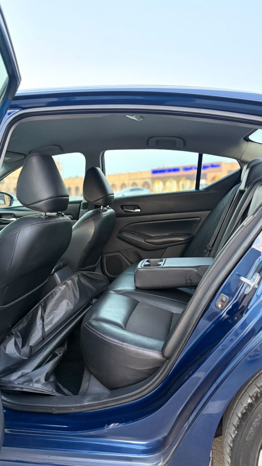 Car Image 2019 NISSAN ALTIMA SR